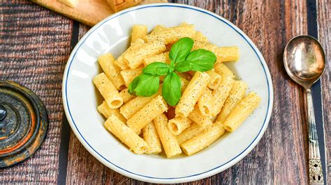 cacio e uova sauce.